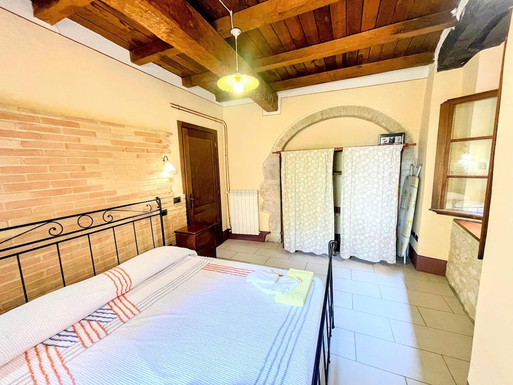 Apt 4 - Forget all Your Troubles - Relax in Paradise ! Air Con, Wifi! Sleeps 4