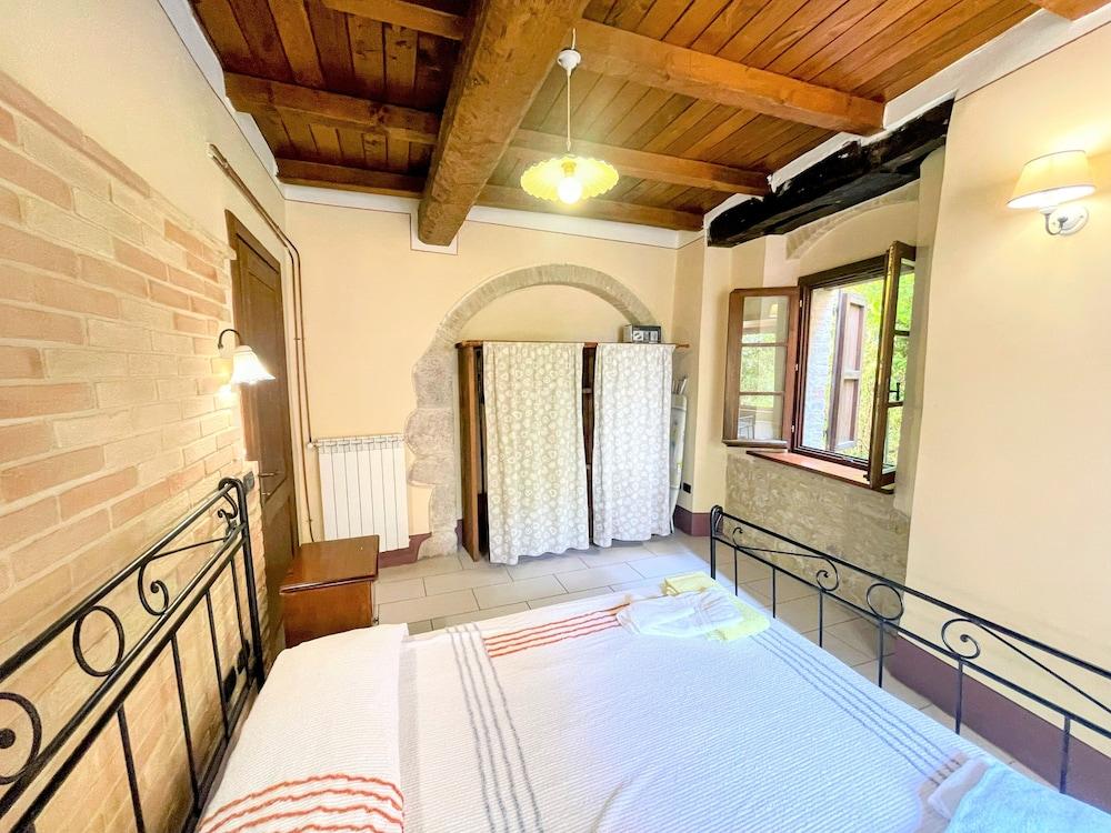 Apt 4 - Forget all Your Troubles - Relax in Paradise ! Air Con, Wifi! Sleeps 4