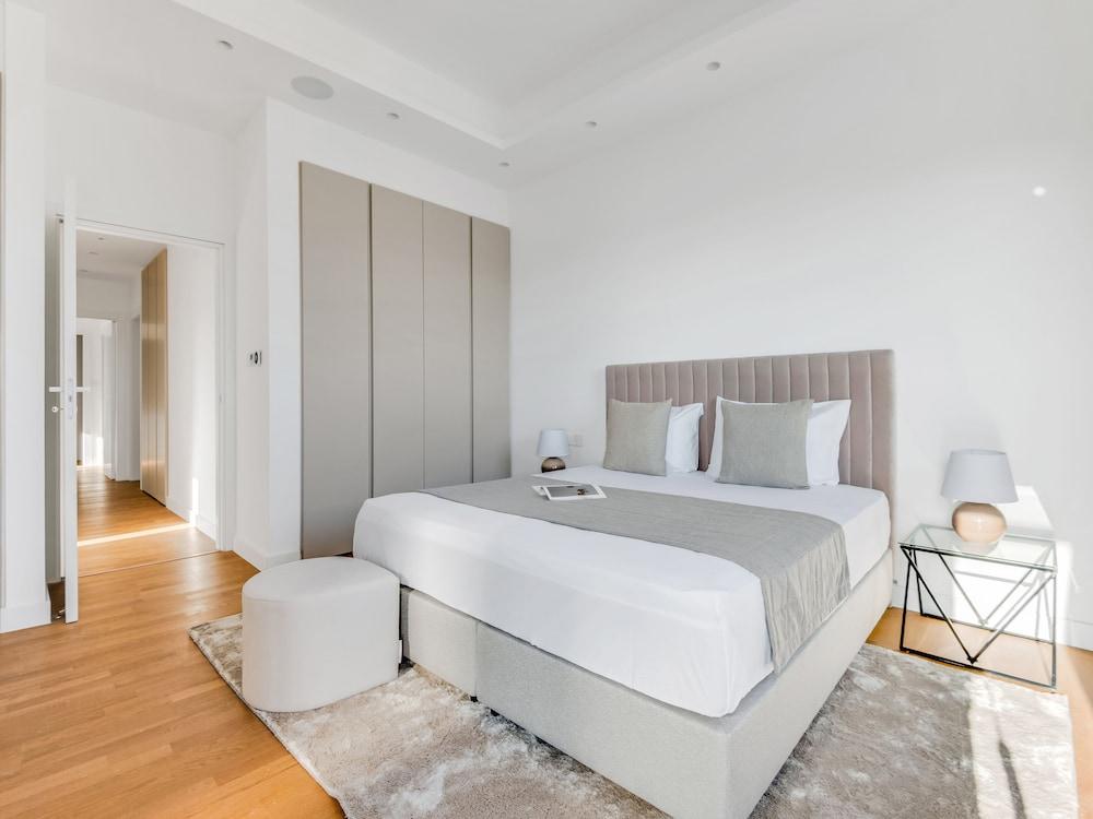 Sanders Crystal 2 - Dreamy 3-bdr. Apt. With Shared Rooftop