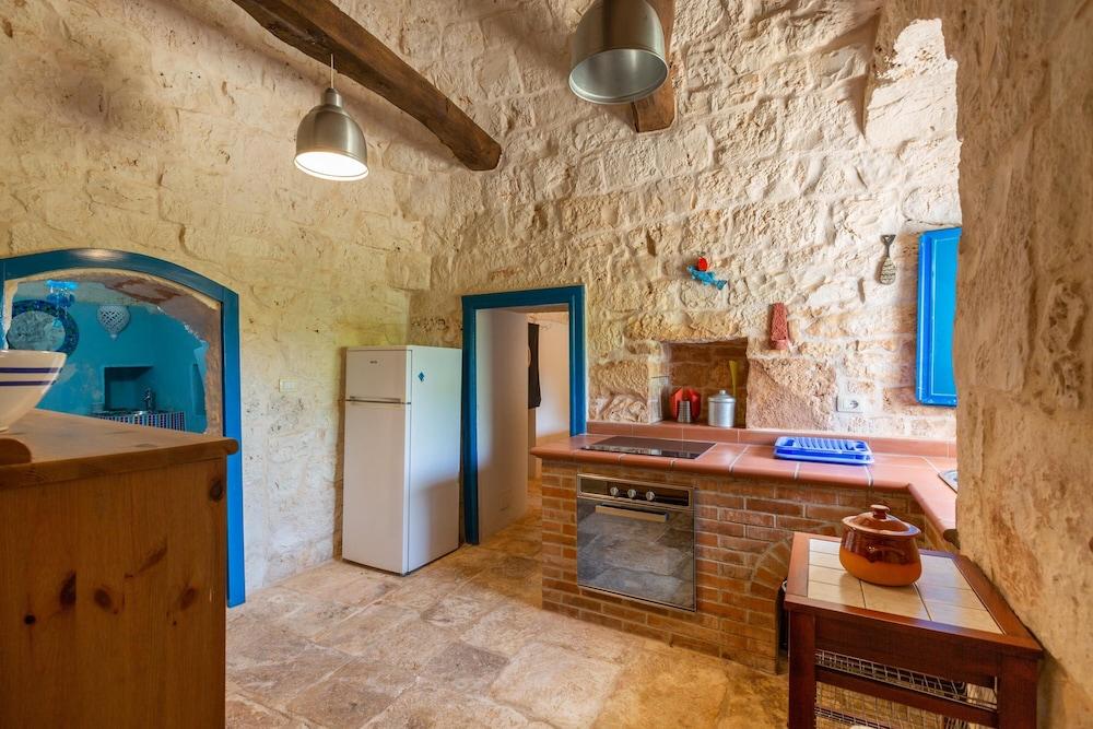 2496 Trullo Chiaro di Luna by Perle di Puglia