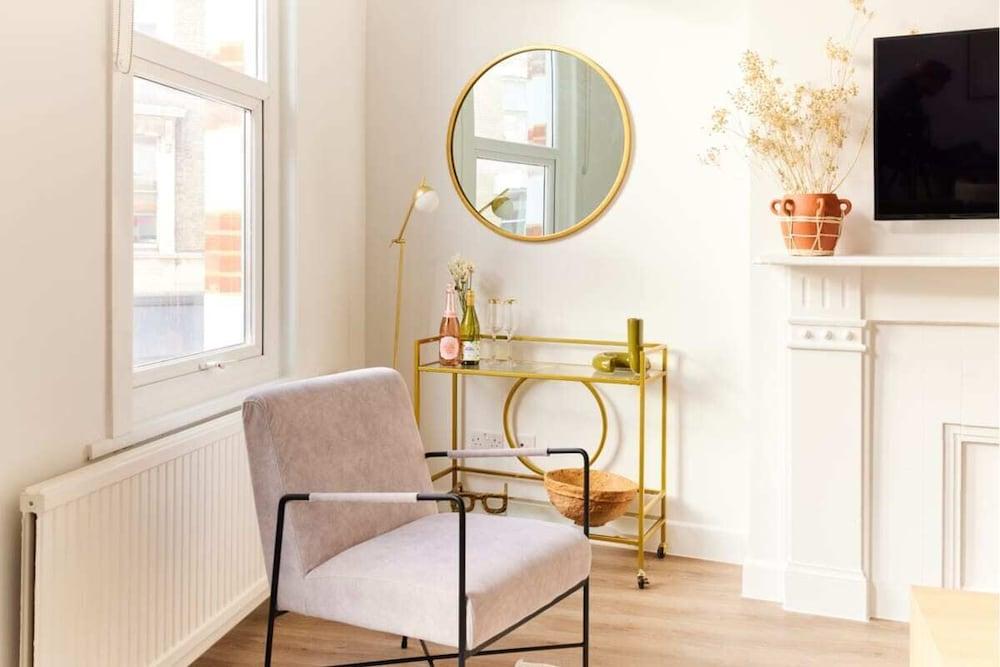 The Fulham Escape - Alluring 5BDR Flat