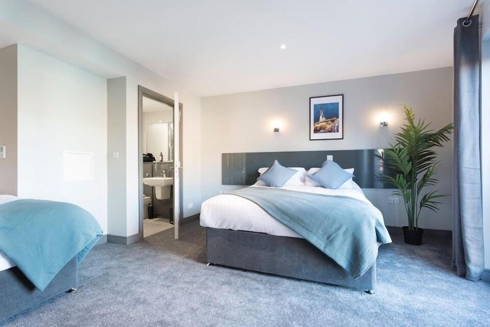 Bank Sq by the Warren Collection