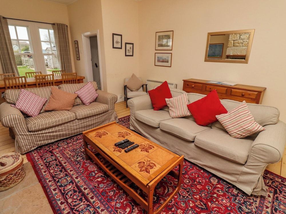 Armstrong Cottages No2