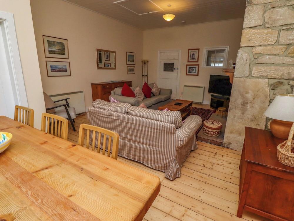 Armstrong Cottages No2