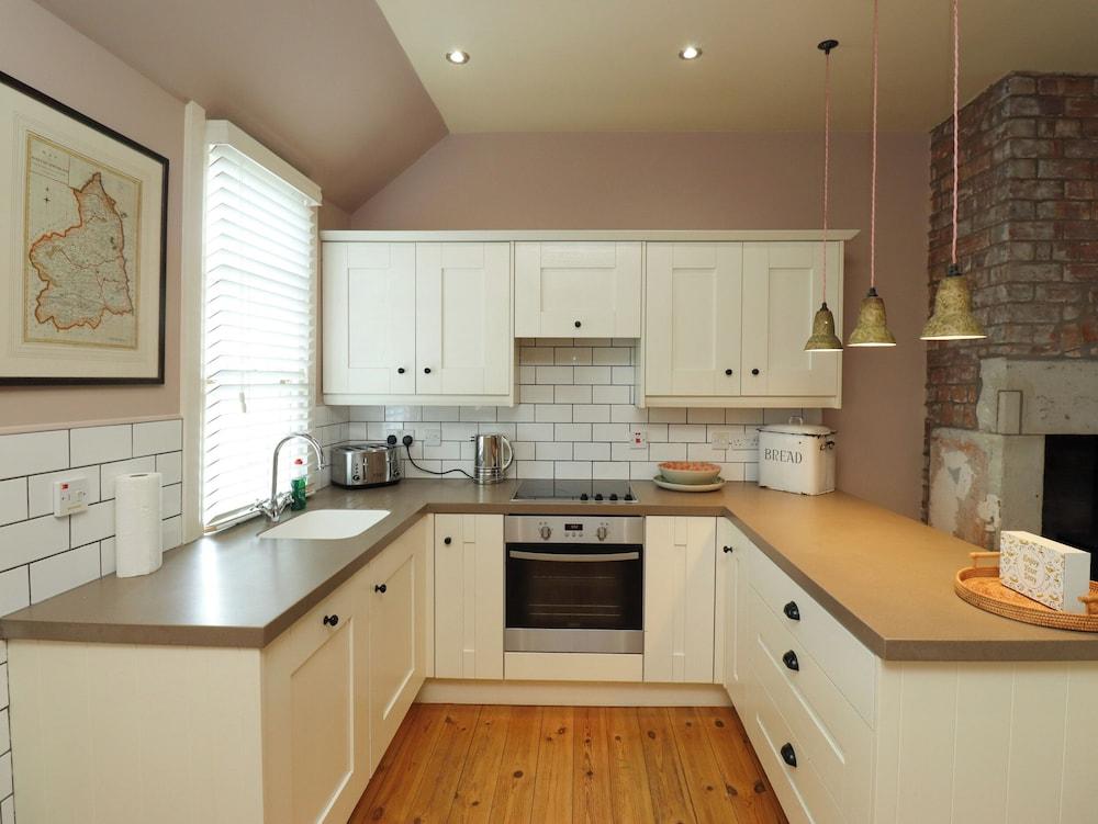 Armstrong Cottages No6