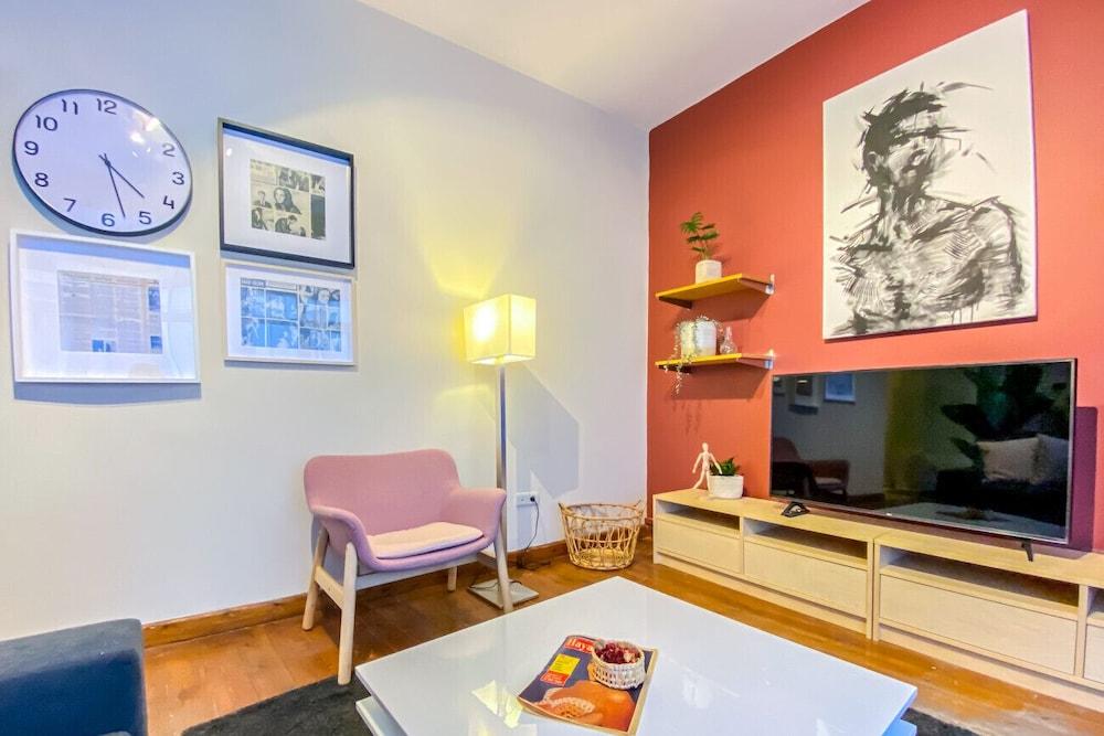 Sleek Flat Within Walking Distance to Pera Museum