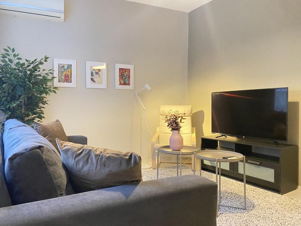 Centrally Located Chic Flat Near Macka Park