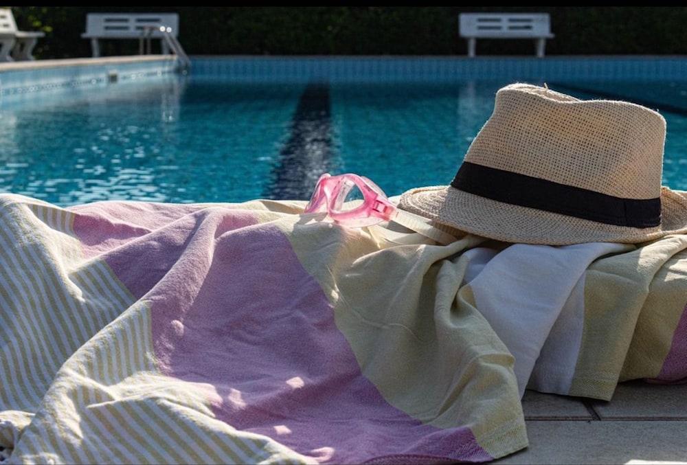 Wonderful Villa With Huge Pool and Barbecue