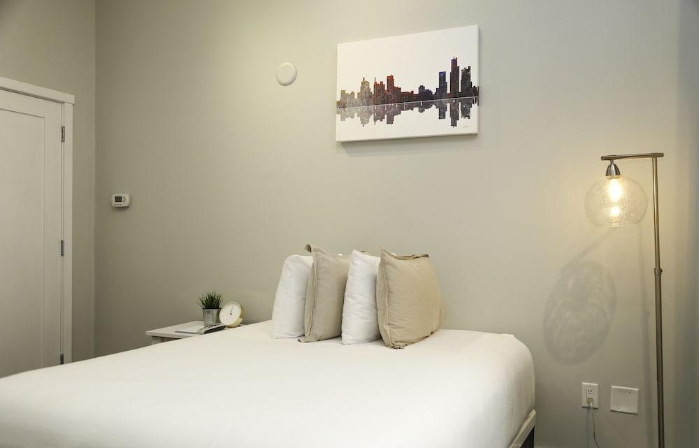 Maverick Suites at 245 Newbury St