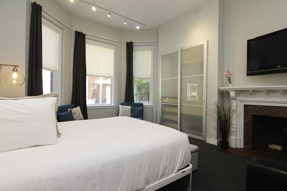 Maverick Suites at 245 Newbury St