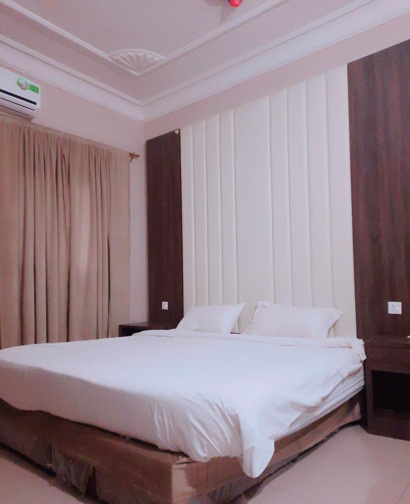 Golden Abha Al Mediaf