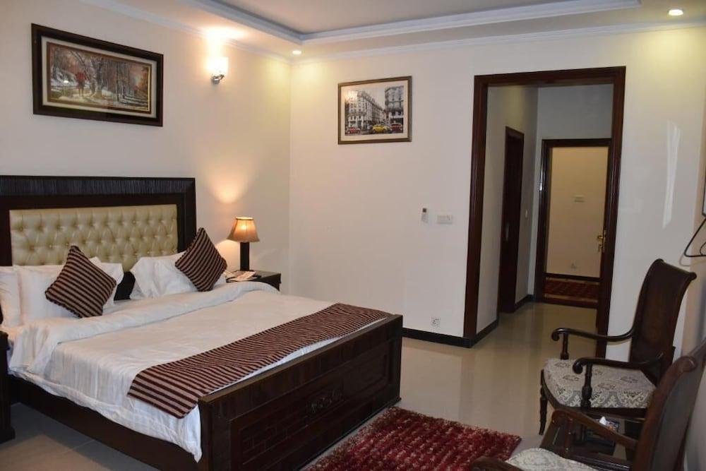 Hotel de Raj Sialkot