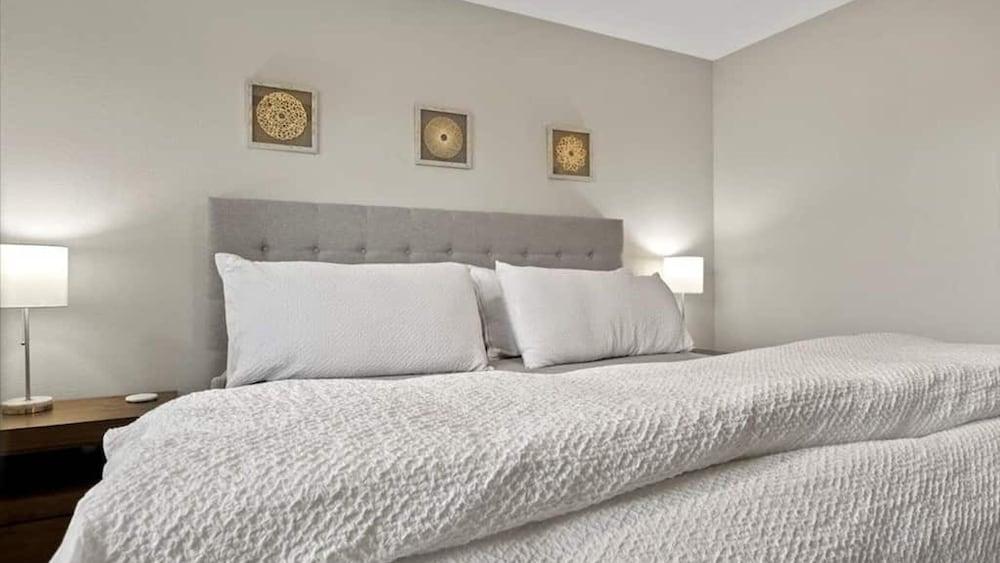 Just Listed! Old Town Paradise W/htd Pool & Spa!