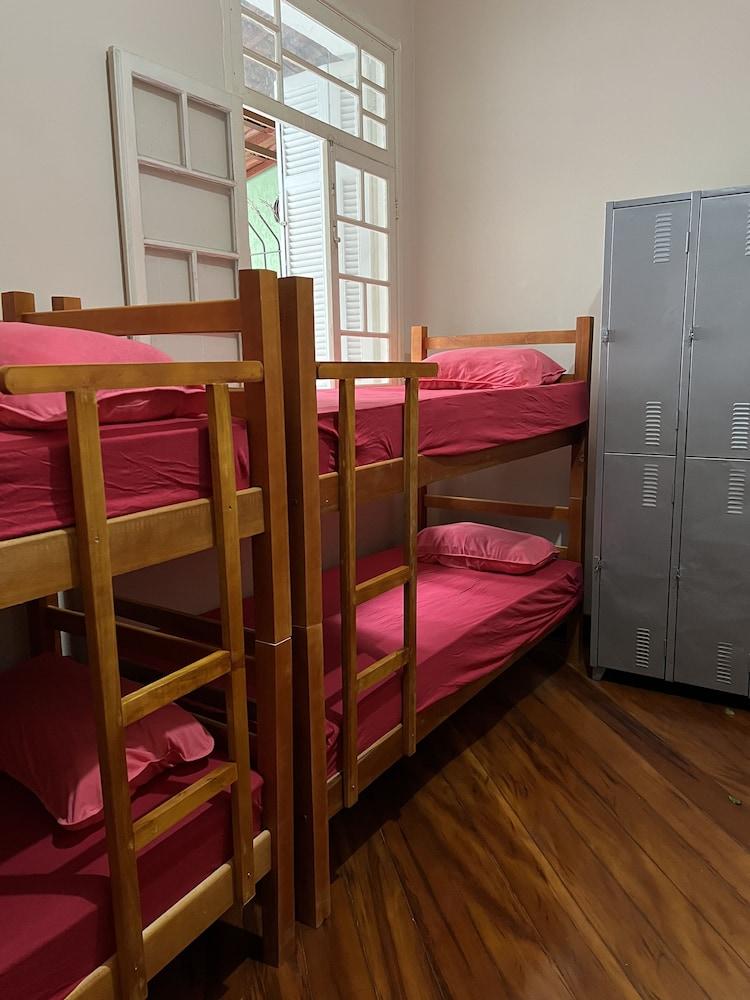 Grande Familia Hostel