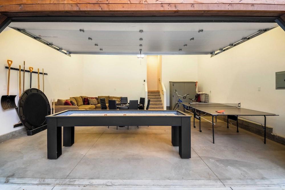 Lazy Bear Lodge by Avantstay Pine Tree Paradise w/ Game Room