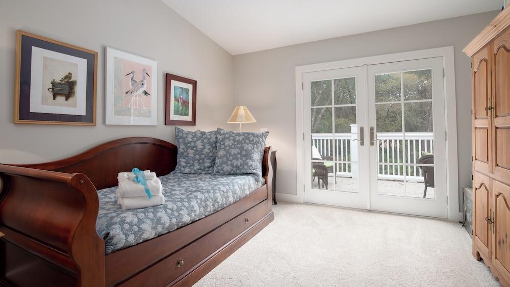 34 Seagrove Village Dr