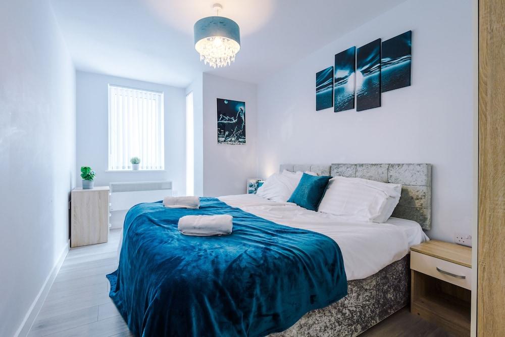 Stunning and Modern 2 Bedroom Apt in Liverpool