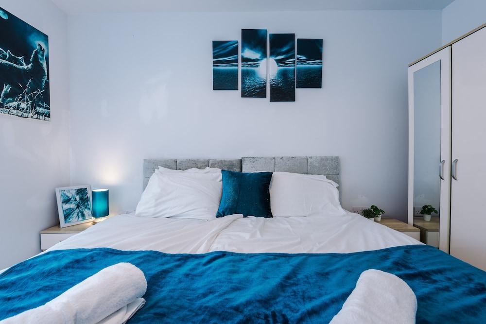 Stunning and Modern 2 Bedroom Apt in Liverpool