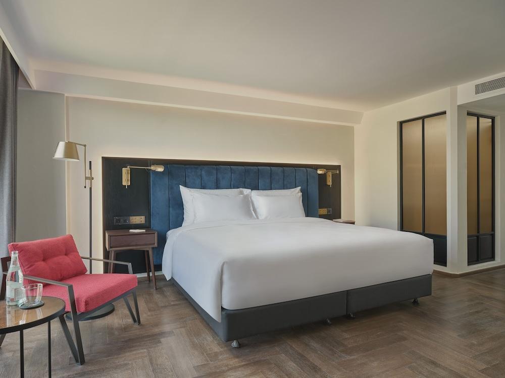 Public House Bangkok, a Member of Design Hotels