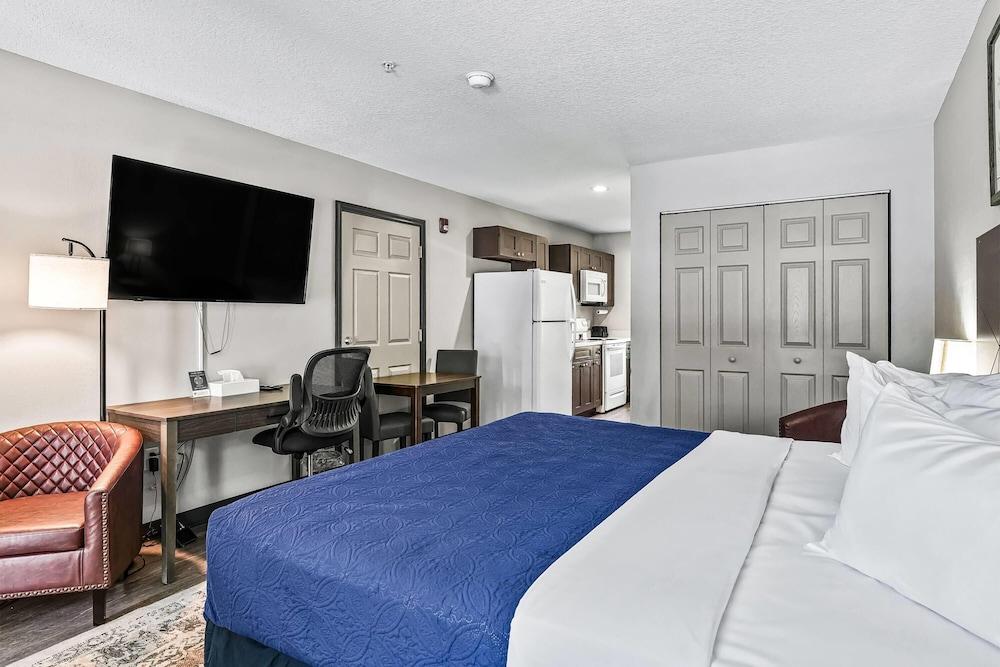 Baymont by Wyndham Ocala Suites