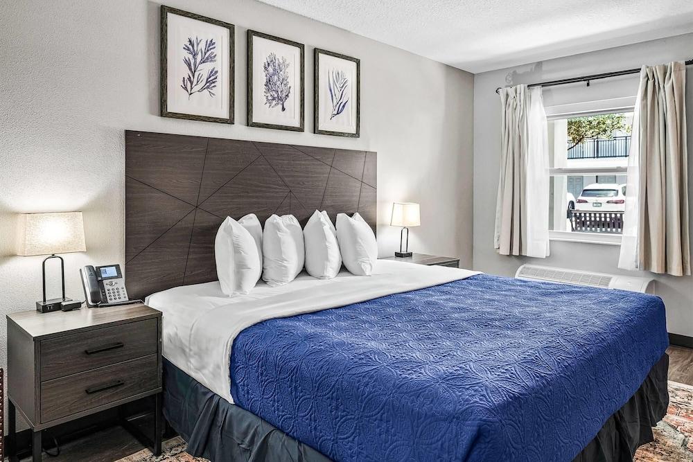 Baymont by Wyndham Ocala Suites