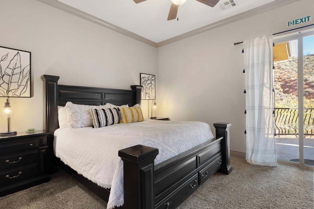 Utahs Beauty w/ Desert & Mtn Views