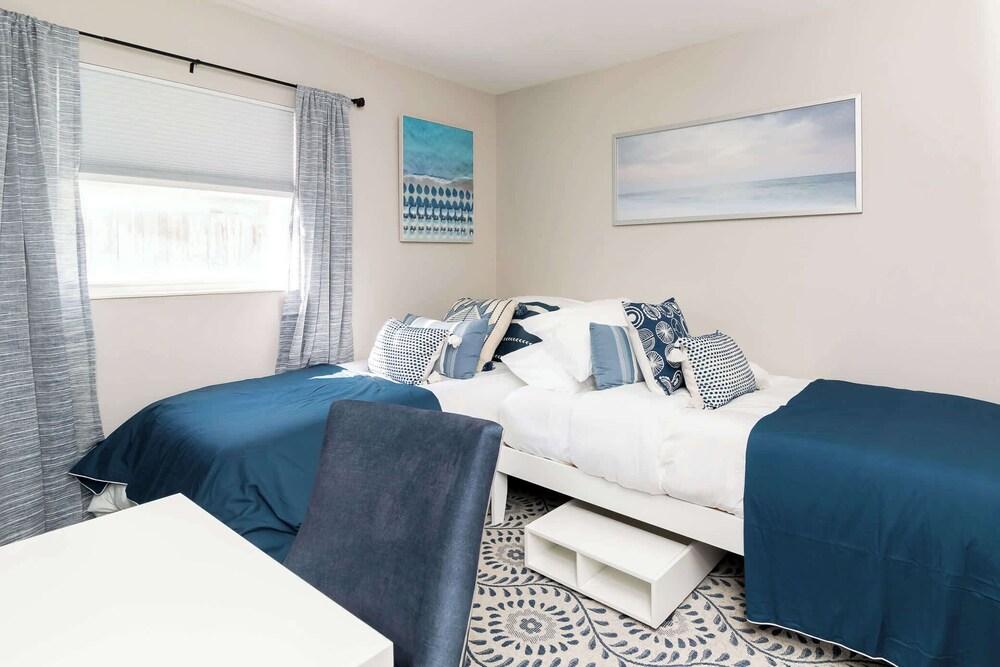 Sun Bay Getaway Backyard Pool w/ Winter Rates!