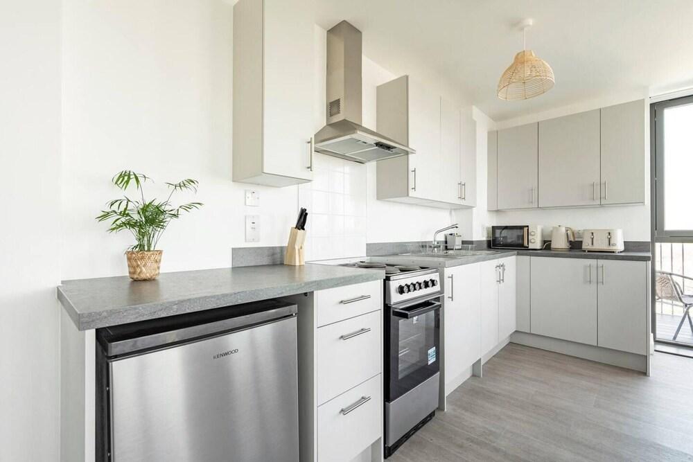 2 Bed Penthouse - Balcony - Smoking - Parking