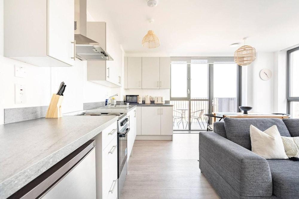 2 Bed Penthouse - Balcony - Smoking - Parking