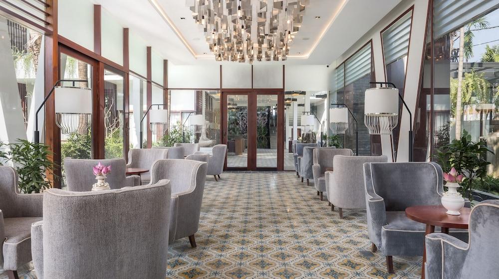 Shintana Saya La Maison