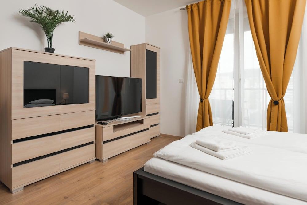 WaterFront City Apartments by FirstHost