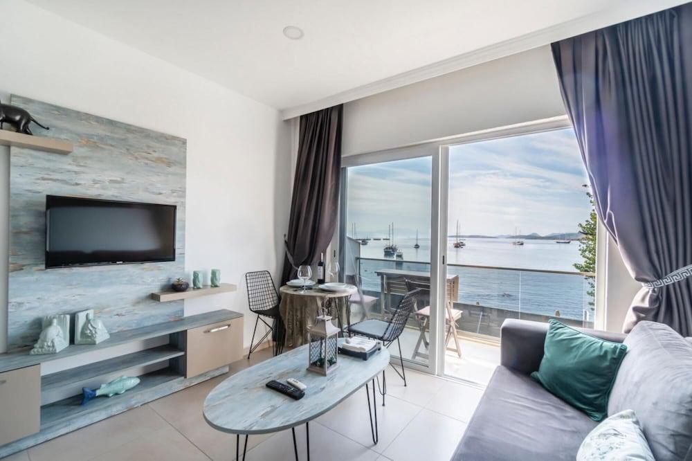 Seafront Flat With Excellent Sea View in Bodrum