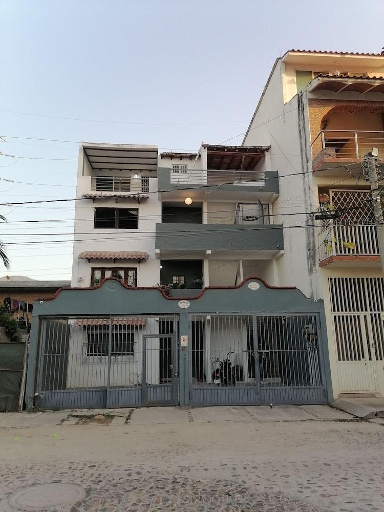 Cambero's Place - Centrally-located Loft-penthouse