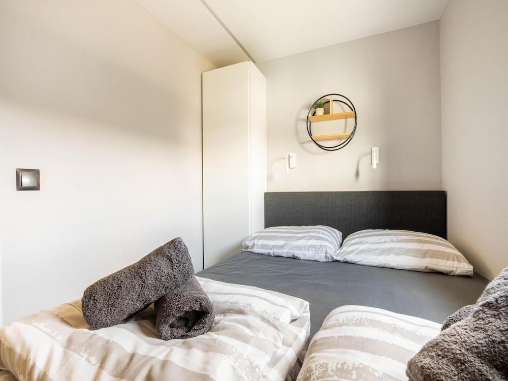 Houseboat in Volendam Marina