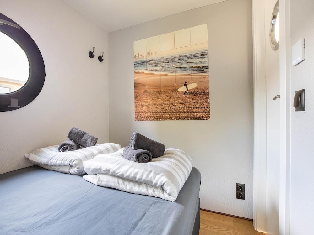 Houseboat in Volendam Marina