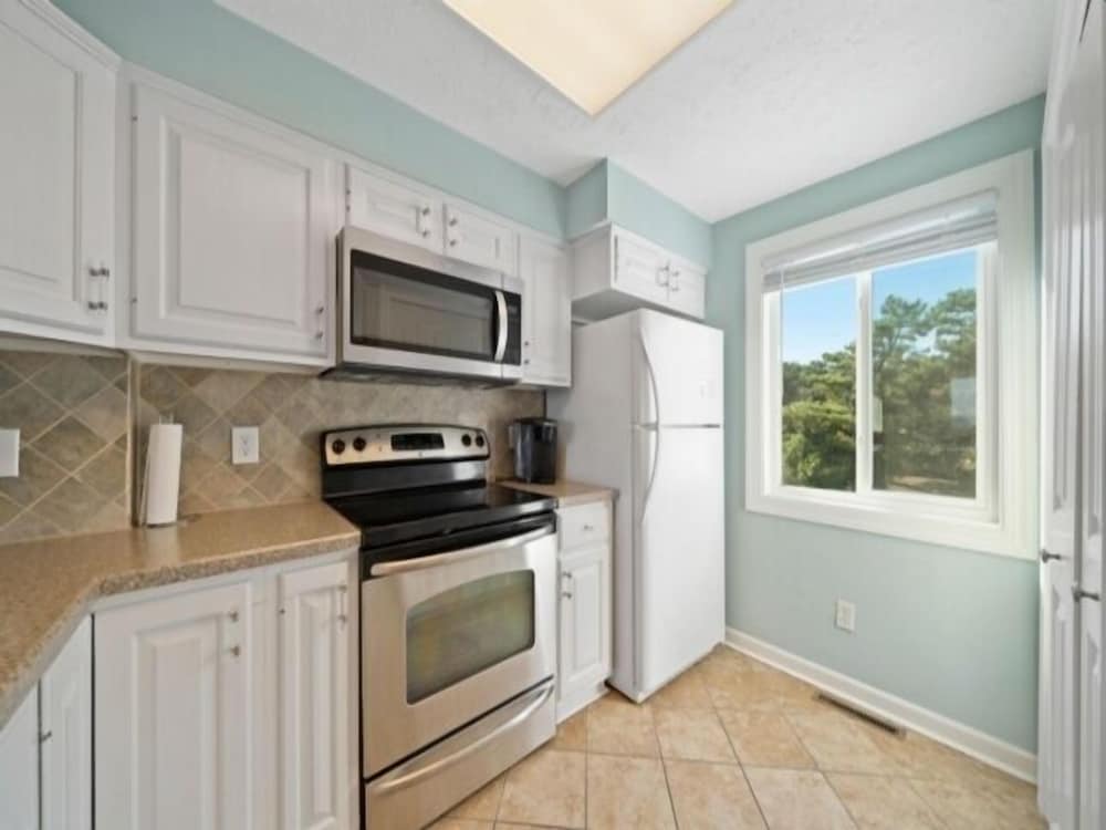 Turtle Cove 2 Bedroom Condo by RedAwning