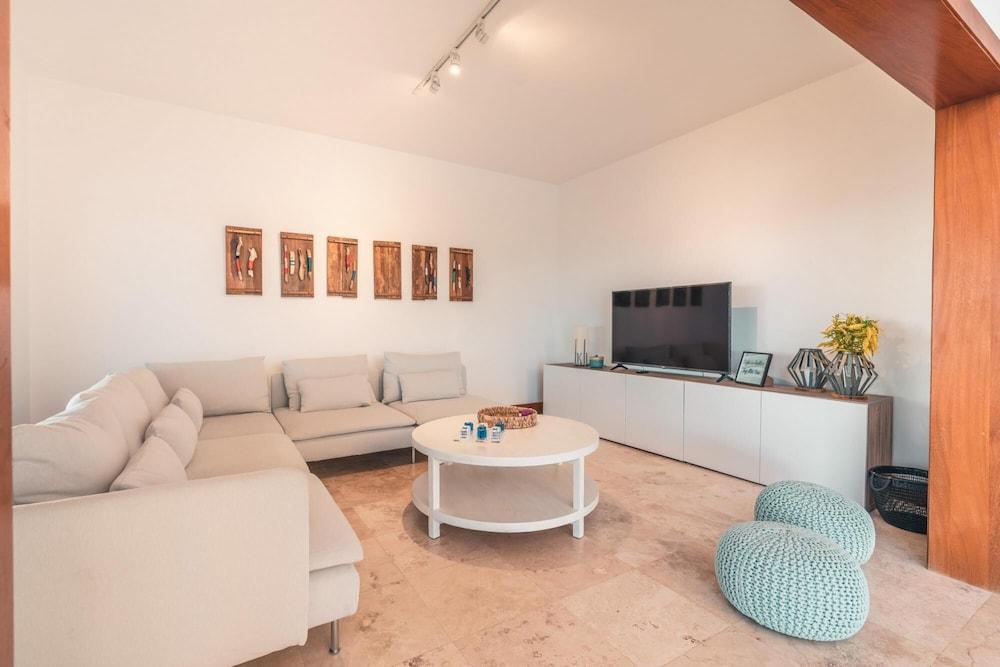 Amazing Villa With Ocean View at Puerto Bahia E6