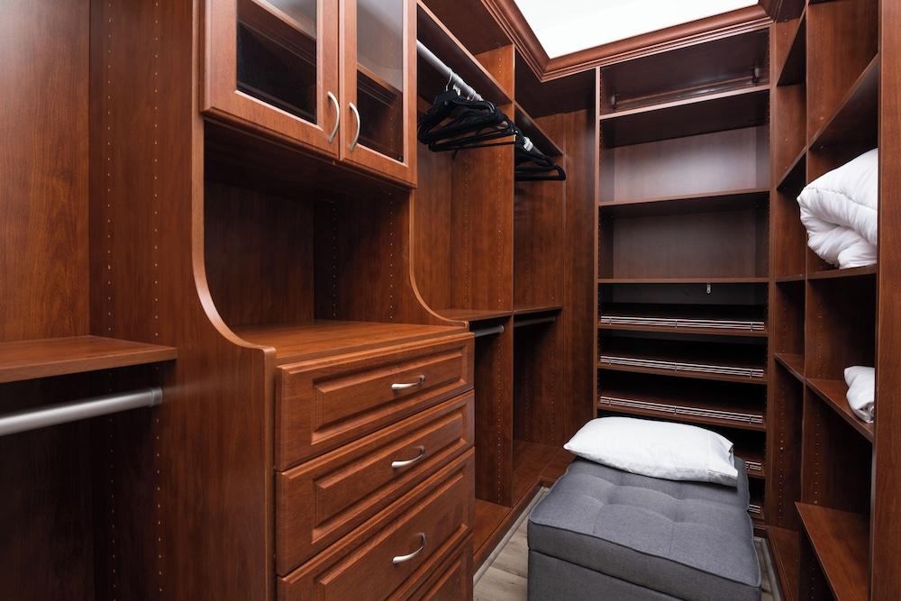 5BR Resort Style Entertainer with Pool, Spa, BBQ