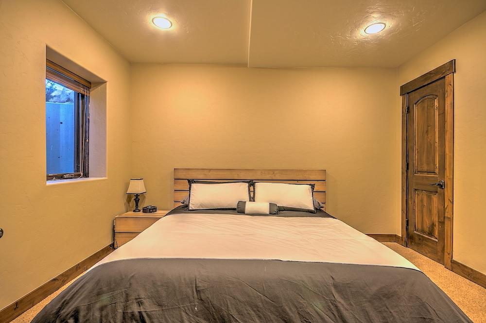 5-star Finishings Townhome. Minutes From World Class Ski Resorts, Hot Tub 4 Bedroom Home by RedAwning