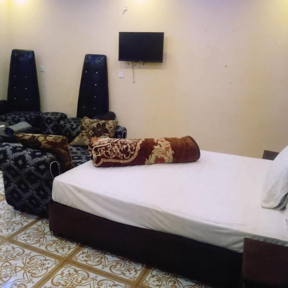 Hotel Versa Apartment and Lodges Lahore