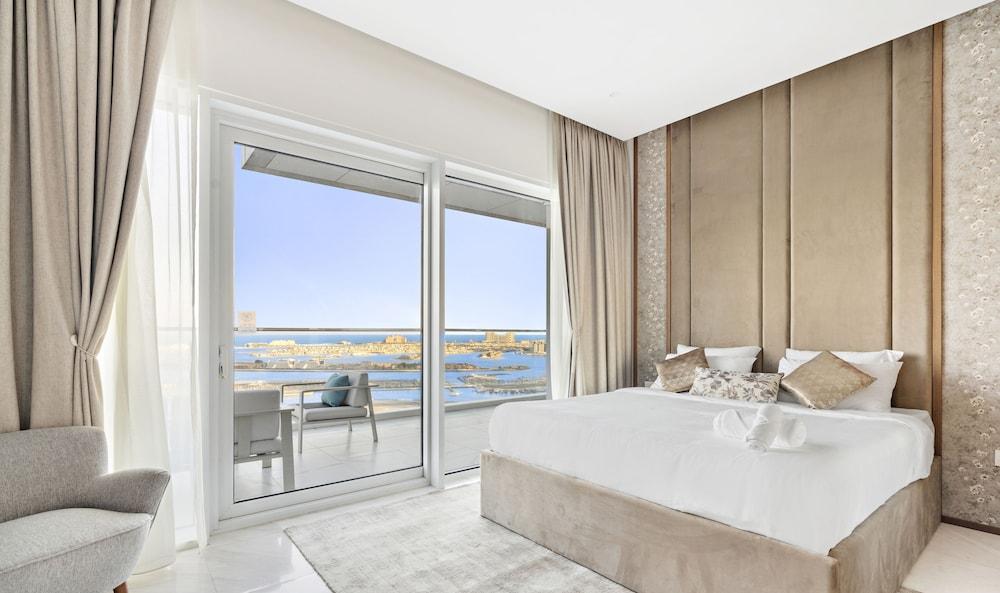 WelHome - Deluxe Apartment With Direct Access to the Beach