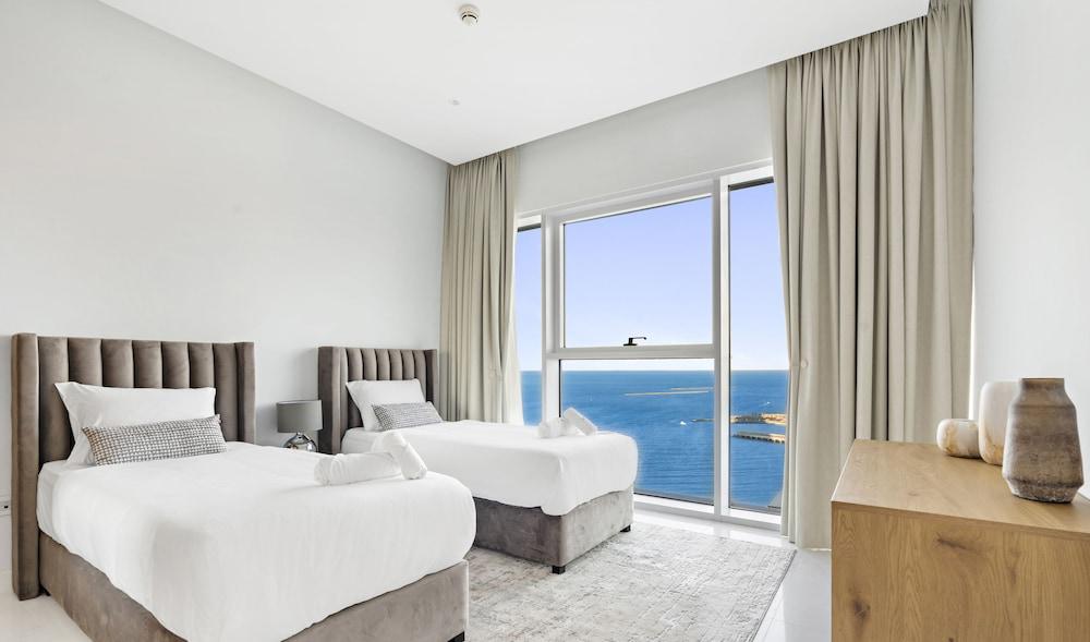 WelHome - Deluxe Apartment With Direct Access to the Beach