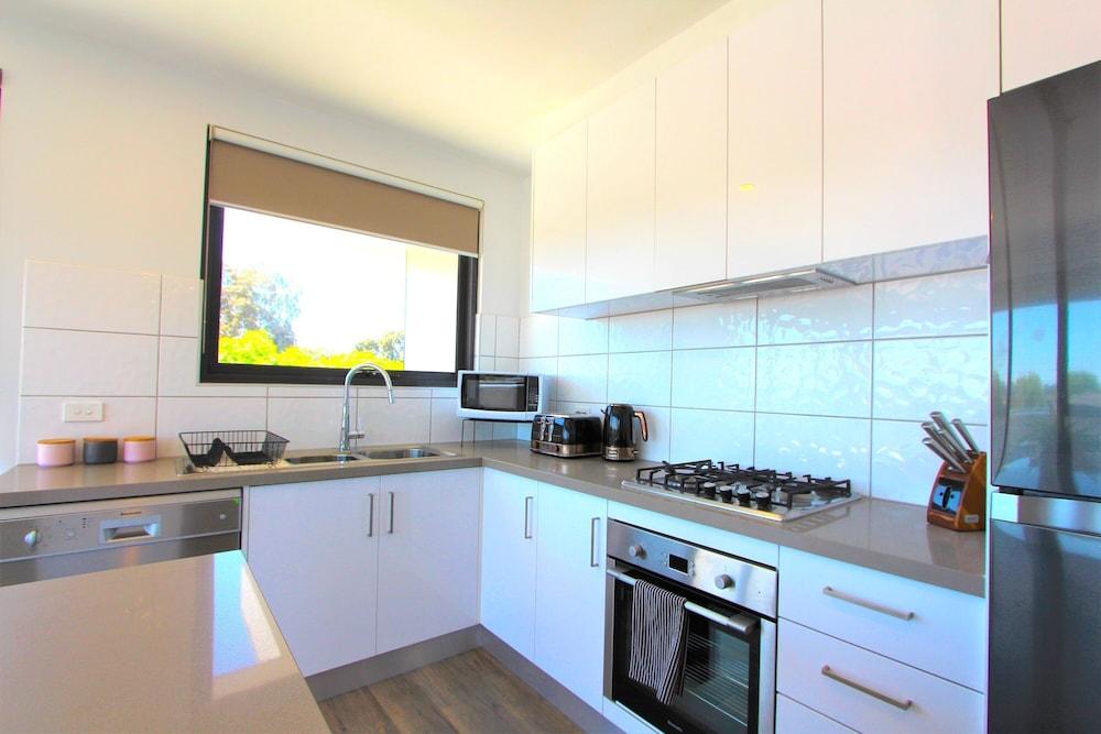 StayCentral-Heidelberg Heights Penthouse