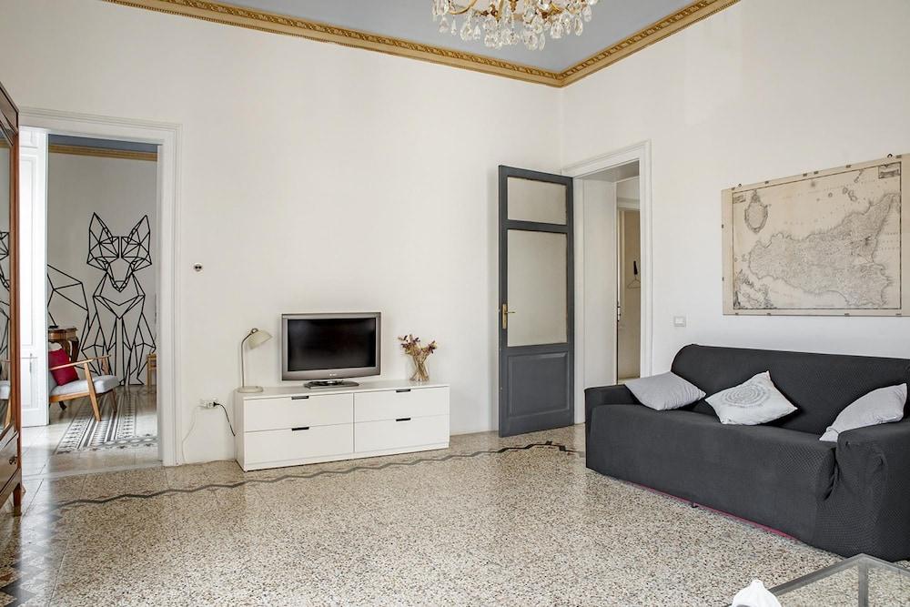 Cavour Apartment With Balcony by Wonderful Italy
