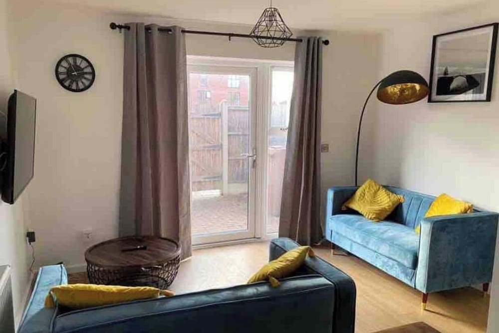 Central 4-bed House - Parking, Patio, Garden, Wifi