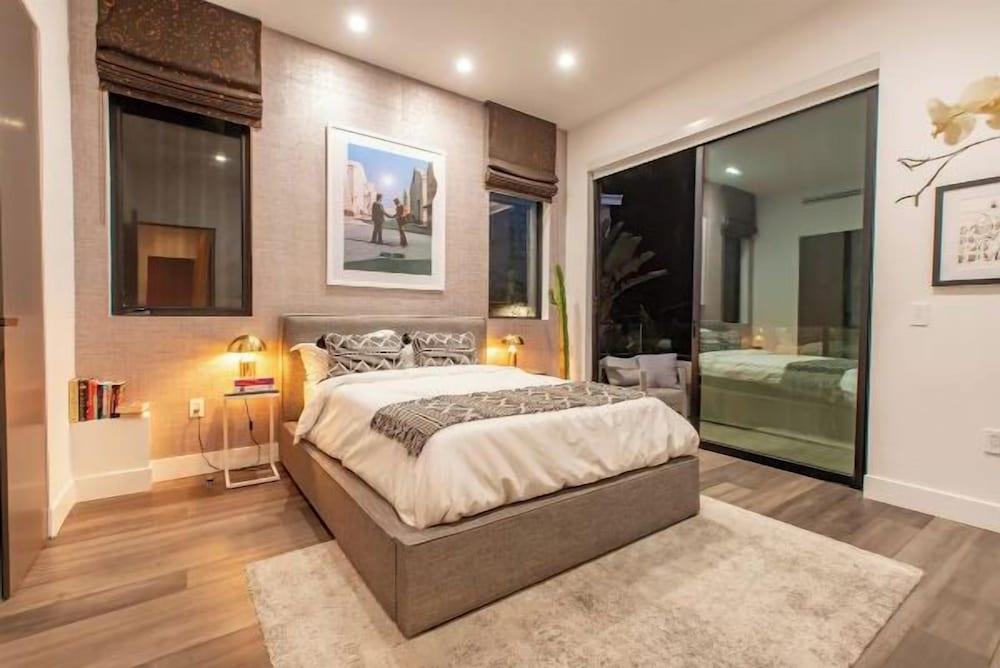 Willow Glen - Hollywood Hills Multi-level Villa With Theater & Pool