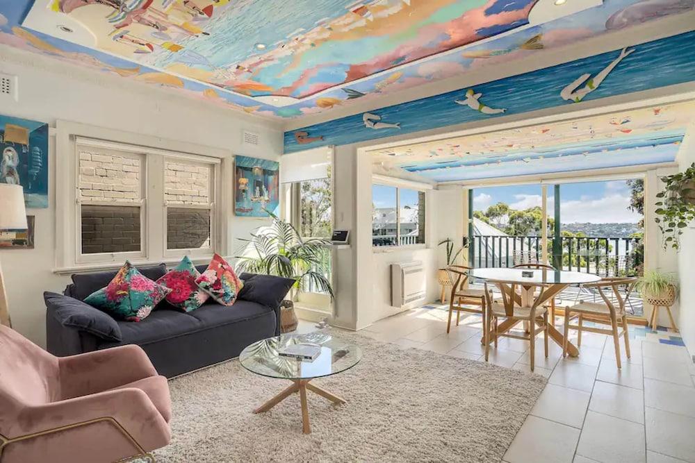 Harbourside Pad With Waterfront Views