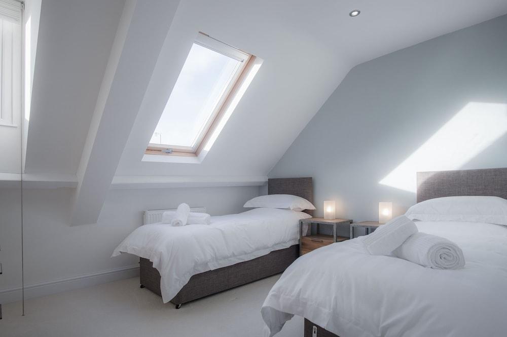 Skylark - 2 Bedroom Apartment - Tenby