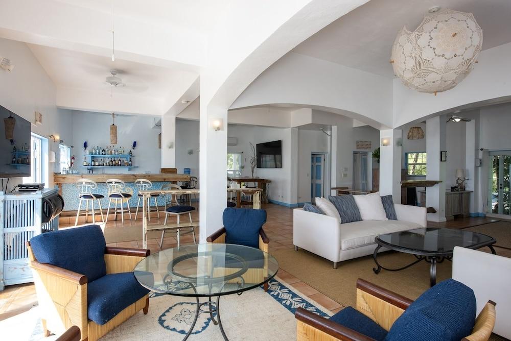 Cocodimama 14 Bedroom Hotel Room