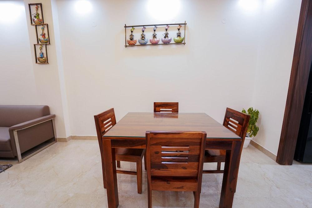 Lime Tree 2 Bhk Apartment Golf Course